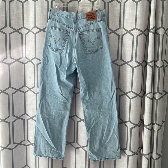 Levi’s Ultra High Waisted Straight Jean Lightwash - Picture 3 of 9